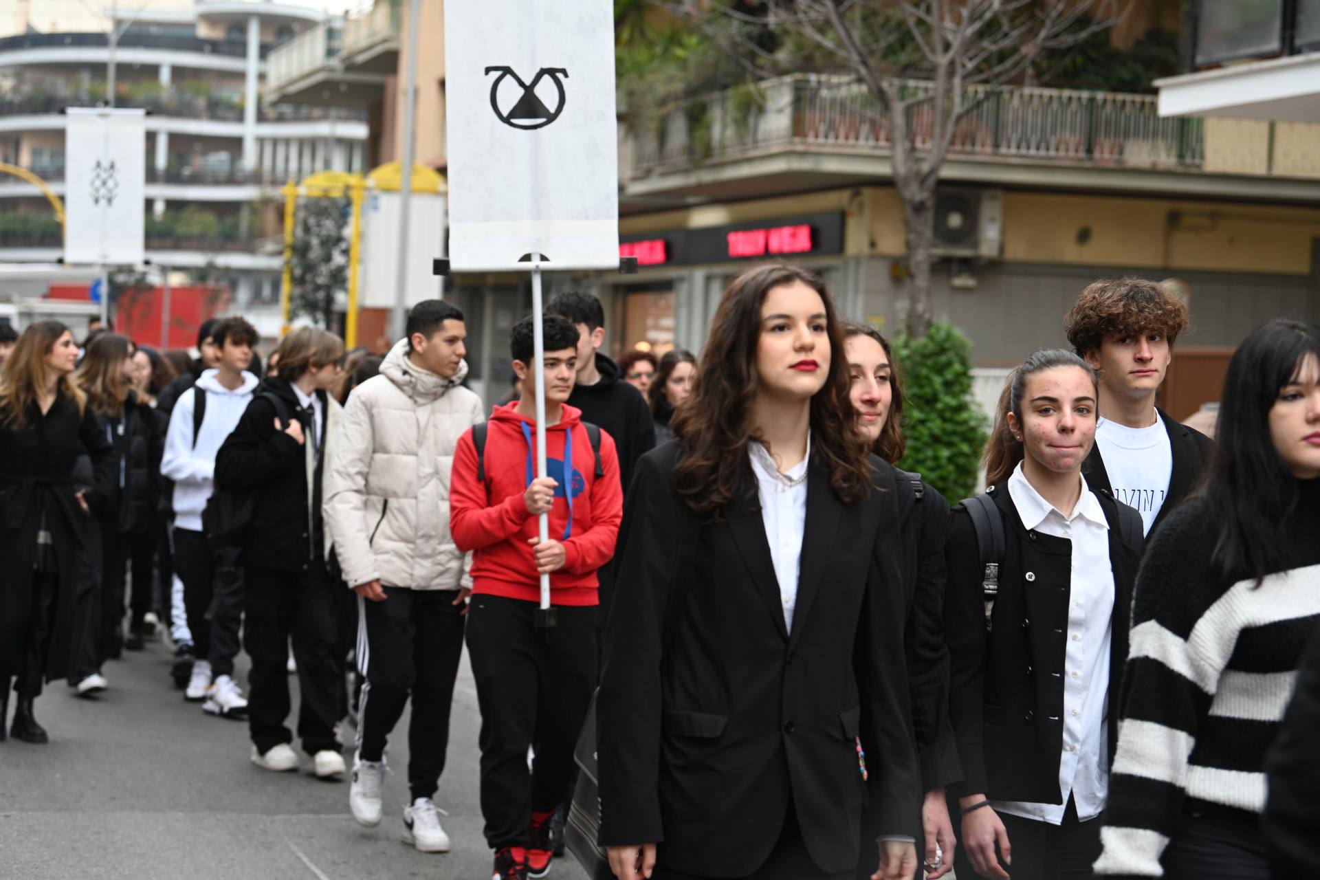 La crociata dei bambini, un corteo silenzioso per le strade di Ostia